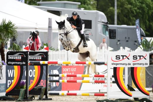 Foto: Twingo v. Twilight und Janine Rijkens waren im Stechen des Holsteiner Landeschampionates der Siebenjährigen nicht zu schlagen - Fotograf: Janne Bugtrup