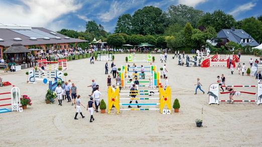 Foto: Gut besucht und gern genutzt - das Finale des CSE Ehlersdorf lockt am Wochenende auf die Reitanlage Naeve - Fotograf: CB-Fotografie