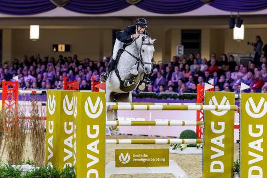 Foto: Richard Vogel gewinnt mit Cloudio den Großen Preis von Hessen präsentiert von der Deutschen Vermögensberatung AG - Fotograf: sportfotos-lafrentz.de