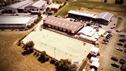 Foto: Das Turniergelände von Jagstzell aus der Vogelperspektive - Fotograf: Reit- und Fahrverein Jagstzell e.V. Foto: Das Turniergelände von Jagstzell aus der Vogelperspektive - Fotograf: Reit- und Fahrverein Jagstzell e.V.