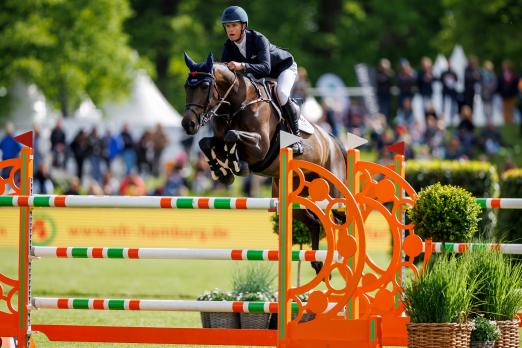 Foto: Junger Ire flitzt Weltelite davon: Tom Wachmann (IRL) gewinnt mit Obora's Laura - Fotograf:sportfotos-lafrentz.de
