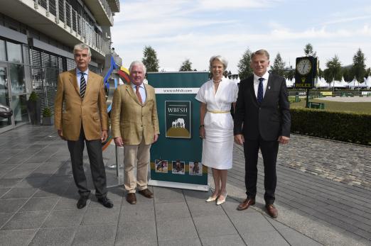 Foto: Es zeigt v.l.: Theodor Leuchten, Breido Graf zu Rantzau (Vizepräsident und Präsident der Deutschen Reiterlichen Vereinigung FN), Ihre Königliche Hoheit Prinzessin Benedikte zu Dänemark und Jan Pedersen, Präsident der WBFSH. - Fotograf: Aachen 2015/ Kit Houghton