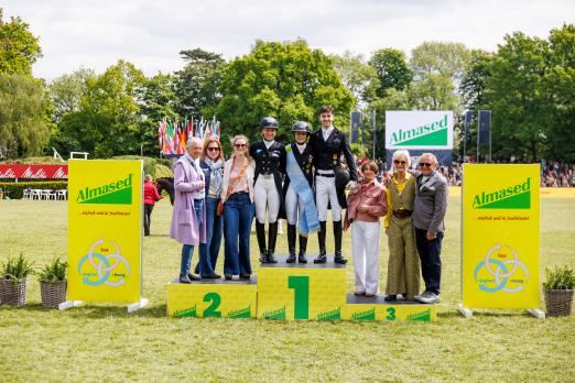 Foto: Frederic Tillmann und DSP Comanche haben das Al Shira'aa 95. Deutsches Spring-Derby präsentiert von Melitta gewonnen - Fotograf: sportfotos-lafrentz.de