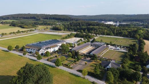 Foto: Das Warsteiner Reitsportzentrum ist vom 18. - 20. Dezember Standort eines Reitturniers - Fotograf: DieWolff