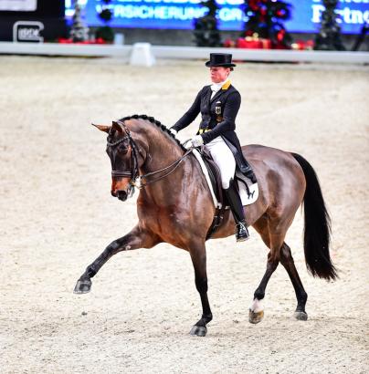 Foto: EM Team Bronzemedaillengewinnerin 2015, Isabell Werth (GER) und Don Johnson FRH sind die strahlenden Sieger des ersten Dressur Weltcup Bewerbs in Salzburg bei der Mevisto Amadeus Horse Indoors - Fotograf: Daniel Kaiser – www.impressions.de