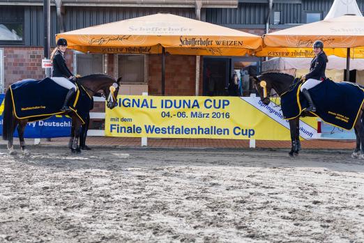 Foto: Siegerinnen der Qualifikationsprüfung zum Westfalenhallen Cup beim Reitsportzentrum Massener Heide e.V. - Fotograf: Uwe Klein / Reitsportzentrum Massener Heide