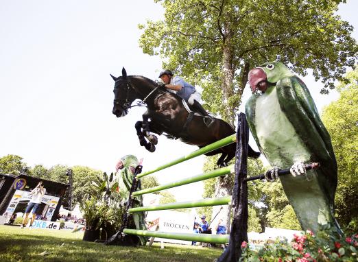 Foto: Die Sieger im Preis des Hessischen Ministerpräsidenten und im Welfenhof-Preis: John Whitaker und Argento. - Fotograf: WRFC,Toffi