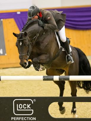Foto: John Whitaker (GBR) und Argento sind ein absolutes Dreamteam! Sie siegten in der ersten Qualifikation zum GLOCK’s CSI3* Grand Prix. - Fotograf: Michael Rzepa