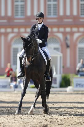 Foto: Johanne Pauline von Danwitz mit Habitus - Fotograf: Julia Rau/WRFC