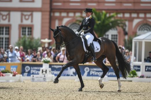 Foto: Sieg in Wiesbaden: Isabell Werth mit DSP Quantaz - Fotograf: equistock.de