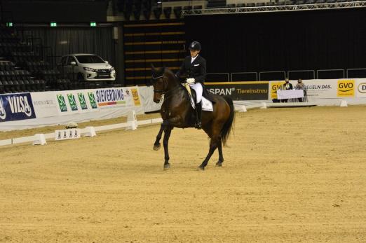Foto: Henri Ruoste und Kontestro Db überzeugten in Oldenburg im Grand Prix - Fotograf: Anke Gardemann