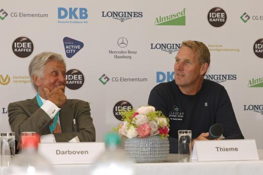 Foto: Albert Darboven, Vorstandsvorsitzender J.J. Darboven und Andrè Thieme, amtierender Europameister der Springreiter - Fotograf: ©Toffi-Images.de