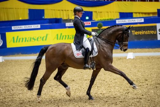 Foto: Alexa Westendarp und Der Prinz gewannen die erste Dressur beim SIGNAL IDUNA CUP - Fotograf: Stefan Lafrentz