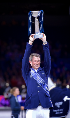 Symphony in blue: Germany's Daniel Deusser holds the Longines FEI World Cup™ Jumping trophy aloft after victory at last year’s Final in Lyon (FRA) with Cornet D'Amour. (FEI/Arnd Bronkhorst) 