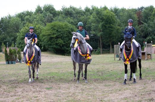 Foto: Zum Auftakt des Internationalen Trakehner Bundesturniers glänzten die drei Trakehner Geländepferdechampions 2022, Halcon mit Emely Kurbel, Blancor mit Jens Hoffrogge und Picare de Polar mit Guido Kirmse - Fotograf: Sigrun Wiecha