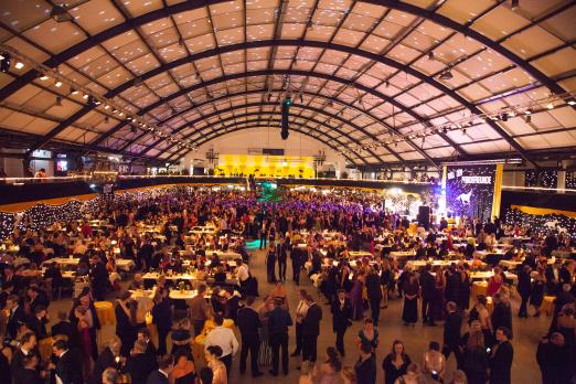 Foto: Im Jahr 2015 lockte der Ball der Pferdefreunde ca. 5700 Feierfreudige in die Holstenhallen nach Neumünster - Fotograf: comtainment GmbH