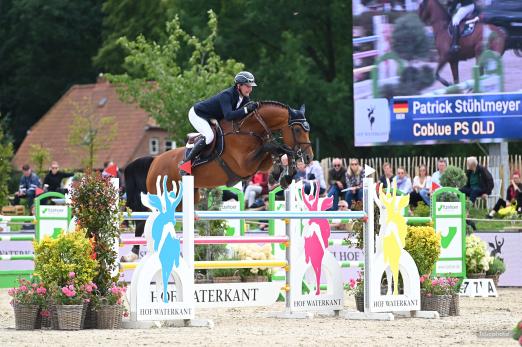 Foto: Beste Runde in der InPro Electric- Youngster-Tour - Patrick Stühlmeyer und Coblue PS - Fotograf: 1clic Herve Bonnaud