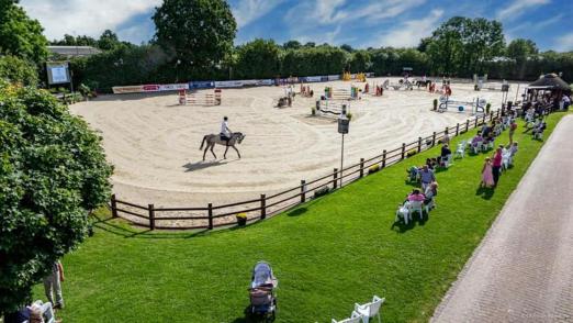 Foto: Bestens gerüstet für drei weitere Turniertage: die Reitanlage Naeve ist Gastgeber des CSE Ehlersdorf - Fotograf: Ch. Beeck