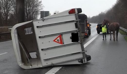 Foto: umgekippter Hänger - Fotograf: Polizei Münster