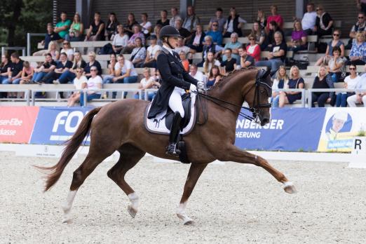 Foto: Siegerpaar der Finalqualifikation bei den Elmloher Reitertagen 2022: Lena Waldmann und Scarlett O‘Hara - Fotograf: Thomas Hellmann