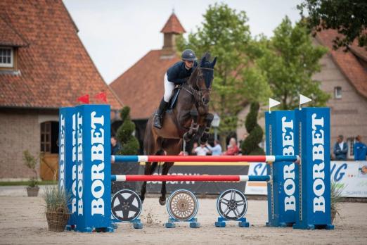 Foto: Bis Sonntag Gastgeber für internationalen Springsport - das Gut Einhaus. Springreiterinnen und -reiter aus 14 Nationen sind dabei - Fotograf: LarsPictures