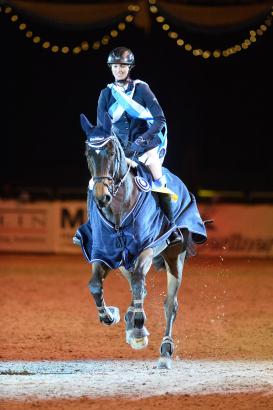 Foto: Sieg im Bayern-Championat bei den MUNICH INDOORS 2013 für Simone Blum auf Flying Boy - fünf Jahre später ist sie Weltmeisterin - Fotograf: Frieler