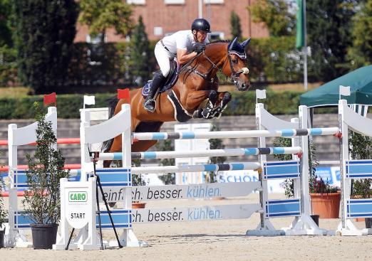 Foto: Karl Brocks gewann mit Caramba die erste Qualifikation zur Großen Tour im Preis der Almased Wellness GmbH - Fotograf: Rüchel
