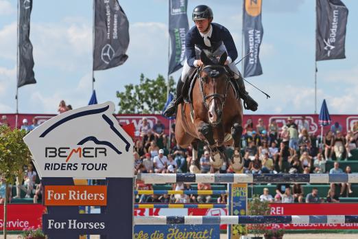 Foto: Beste Chancen hat der Dritte im Ranking der BEMER Riders Tour, der Däne Mathias Norhaeden Johansen mit Camelot, in Wiener Neustadt bei der 7. Etappe der Serie - Fotograf: F. Heinen