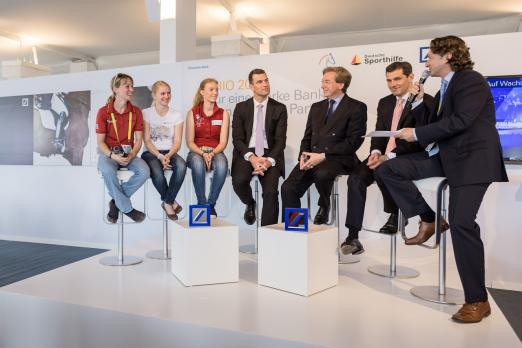 Foto: Helen Langehanenberg, Jenny Lang, Fabienne Lütkemeier, Dr. Michael Ilgner, Christofer Habig, Michael Mronz und Moderator Dr. Stephan Kaußen - Fotograf: chioaachen.de