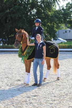 Foto: Cleopatra mit ihrer Züchterin Myriam Charar - Fotograf: Olav Krenz 