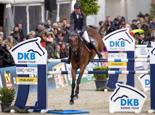 Foto: Philip Rüping legte mit Copperfield in Hagen a.T.W. den Grundstein für den Erfolg in der DKB-Riders Tour Gesamtwertung - Fotograf: Stefan Lafrentz