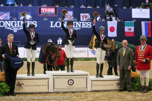 Foto: Brett Burlington (Mitte) gewann mit Bluf in Lexington die direkte Qualifikation zum EY-Cup-Finale in Salzburg. Lucy Deslauriers (lks.) und Abigail McArdle belegten die Plätze zwei und drei - Fotograf: Lauren Baker/ Phelps Media