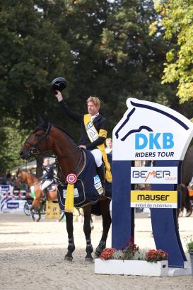 Foto: Marcus Ehning - hier mit Comme il faut - ist Rankingspitze der DKB-Riders Tour 2016 und kann in München den Gesamtsieg sichern - Fotograf: Stefan Lafrentz