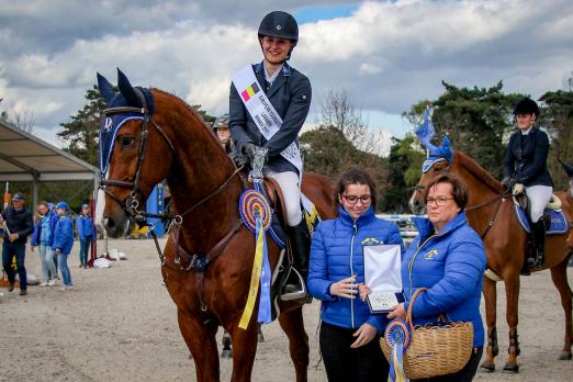 Foto: Laurie Leonard freute sich riesig über den Sieg im EY-Cup in Lanaken - Fotograf: EY-Cup/CSI Lanaken