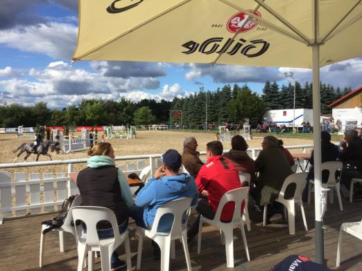 Foto: Das Pferdesportfestival Niedersachsen lockte bereits am Mittwoch die ersten Pferdesportfans - Fotograf: RuFV Isernhagener Land