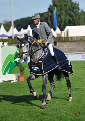 Foto: Champion made in Verden - Diacontus und Heiko Tietze - Sieger im Hannoveraner Springpferdechampionat, das auch 2016 beim Internationalen Dressur- und Springfestival Verden stattfindet - Fotograf: Rüchel