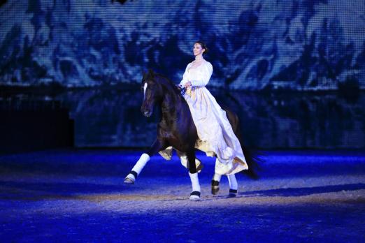 Foto: Alizée Froment in einer ihrer Dressurshows. Die Französin ist Gast der Baltic Horse Show - Fotograf: Equitana