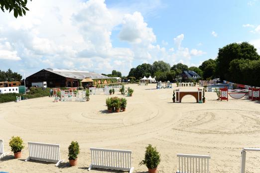 Foto: Die Reitanlage Naeve in Ehlersdorf ist Gastgeber eines Nachwuchspferde-Turniers - Fotograf: UG_Naeve