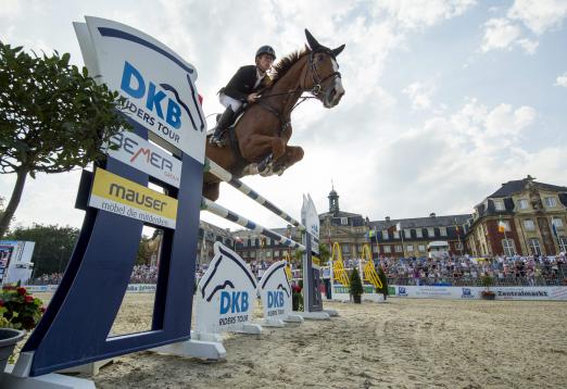 Foto: Marcus Ehning und Pret a Tout gewinnen in Münster und erobern die Spitze der DKB-Riders Tour - Fotograf: Stefan Lafrentz