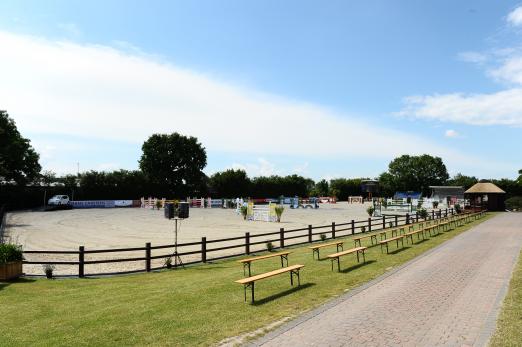 Foto: Ehlersdorf ist gut gerüstet für das Young Horses Meeting auf der Anlage Jörg Naeve - Fotograf: UG_Ausbildungsstall Naeve