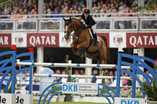 Foto: Holger Wulschner - hier mit Catch Me - ist Titelverteidiger der DKB-Riders Tour und geht in Paderborn auf Punktejagd - Fotograf: Stefan Lafrentz