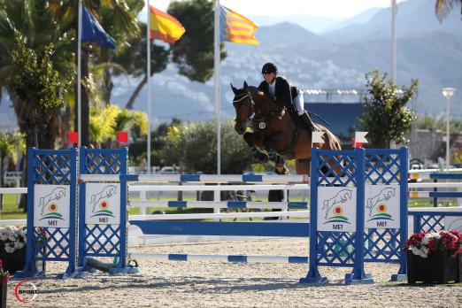 Foto: Chloe Aston gewinnt mit Kolibri Classic das erste CSI** 145cm Springen am Donnerstag - Fotograf: Sportfot