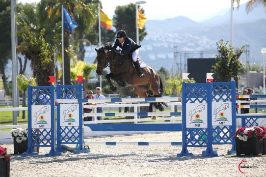 Foto: Harold Boisset holte sich mit der neun Jahre alten Quolita Z den Sieg im 1,45m-Springen - Fotograf: Sportfot