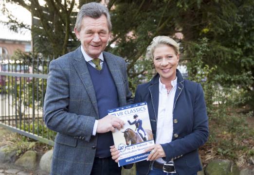 Foto: Landestrainer Detlef Peper und Organisationsleiterin Bettina Schockemöhle freuen sich auf die VR Classics 2016 - Fotograf: Stefan Lafrentz