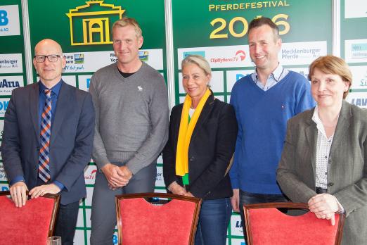 Foto: Die Pressekonferenz direkt vor der Veranstaltung mit Andre Thieme stimmt auf Top-Sport in Redefin ein! - Fotograf: Sebastian Haas/Comtainment