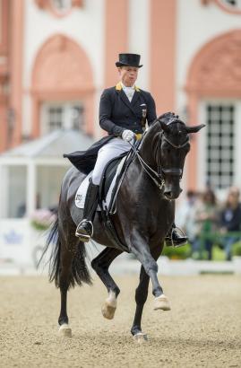 Foto: Isabell Werth – Wiesbaden-Fan und Seriensiegerin, im Grand Prix 2016 mit Weihegold OLD - Fotograf: WRFC/Lafrentz