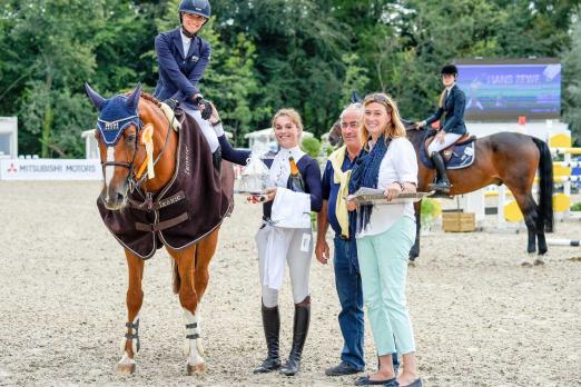 Foto: Julia Schönhuber eroberte beim Chiemsee Pferdefestival das Finale des EY-Cups - Fotograf: Puschak