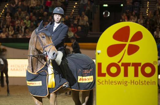 Foto: Dänemarks Lars Bak Andersen und Wicona gewannen die Finalprüfung von Holsteiner Masters präsentiert Lotto 3plus1 bei der Baltic Horse Show - Fotograf: Stefan Lafrentz