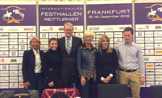 Foto: Vorfreude auf des Internationale Festhallen Reitturnier Frankfurt bei v.l. Bettina Schockemöhle, Charlott-maria Schürmann, Stadtrat Markus Frank, Ann Kathrin Linsenhoff, Christine Stibi und Marcel Wegfahrt - Fotograf: Comtainment