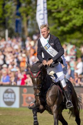 Foto: Galoppierten als beste Deutsche auf Platz drei im Deutschen Spring-Derbvy: Andre Thieme und Voigtsdorf Quonschbob. Thieme belegte Rang zwei im Endklassement der DKB-Riders Tour - Fotograf: Stefan Lafrentz